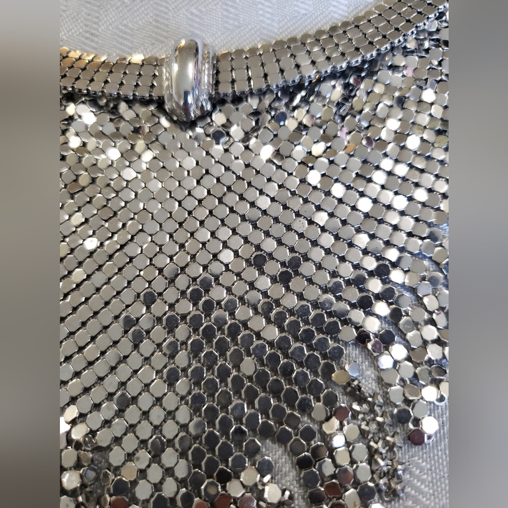 Chic Silver Mesh Necklace - Picture 2 of 4